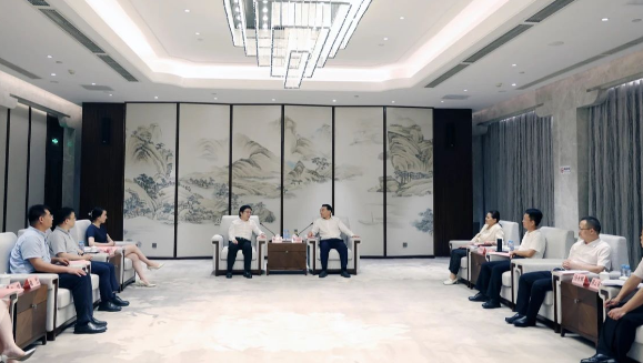 江西省萍乡市委副书记、市长熊运浪与林杨林一行举行工作会谈